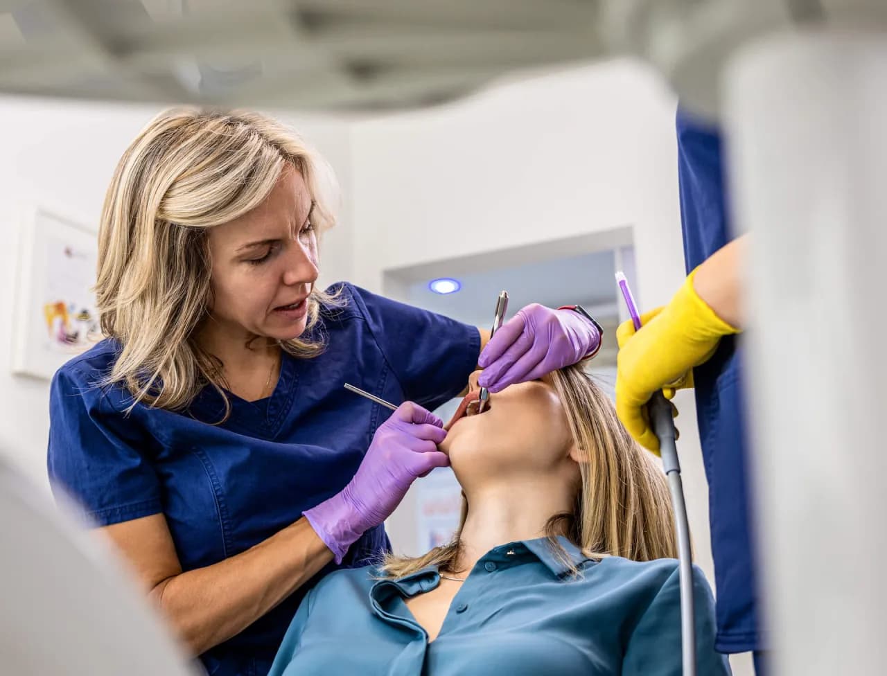 Leczenie zębów na NFZ co obejmuje? Sprawdź, co możesz zyskać!