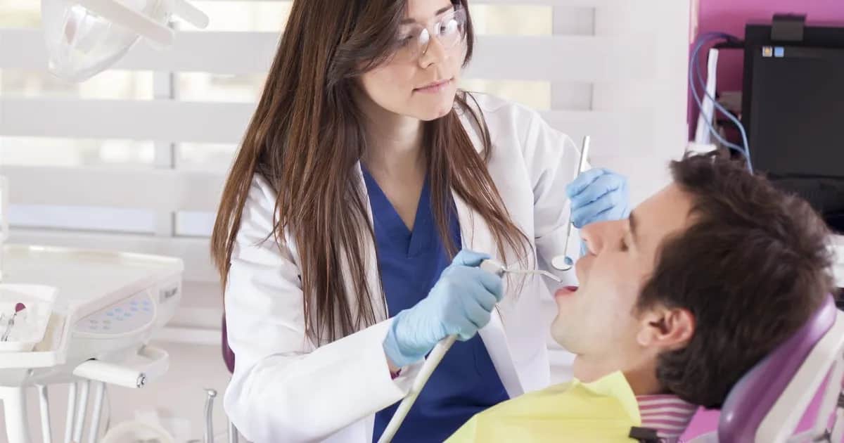 Co można zrobić u dentysty na nfz? Sprawdź darmowe zabiegi i nowości